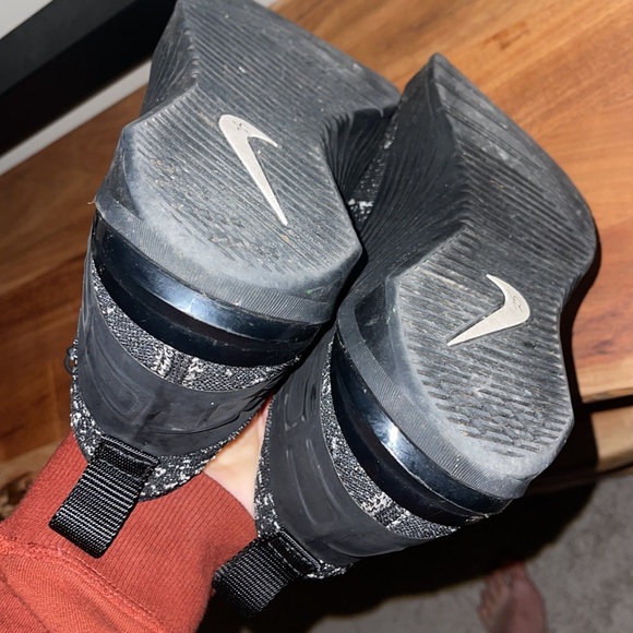 Nike Metcon Athletic Shoes - Picture 4 of 6